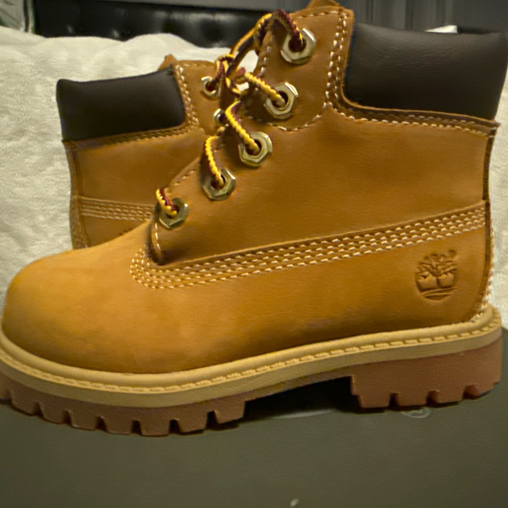 Toddlers Timberlands Brand New Never Worn Small Hole In The Box